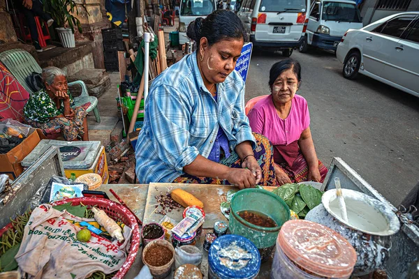 2020 Rangum Mianmar Birmânia Vendedor Fazendo Preparando Para Vender Aos — Fotografia de Stock