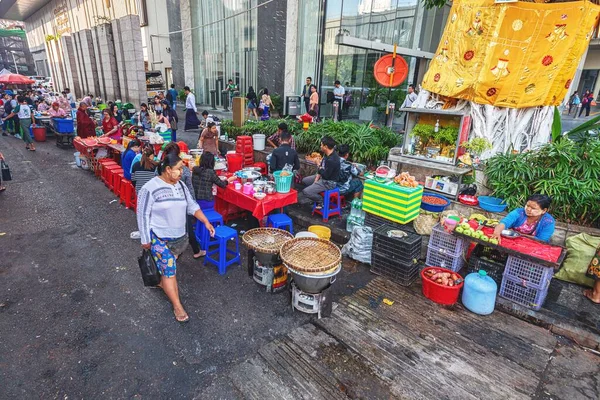 2020 Rangun Myanmar Burma Menschen Die Den Straßen Von Chinatown — Stockfoto