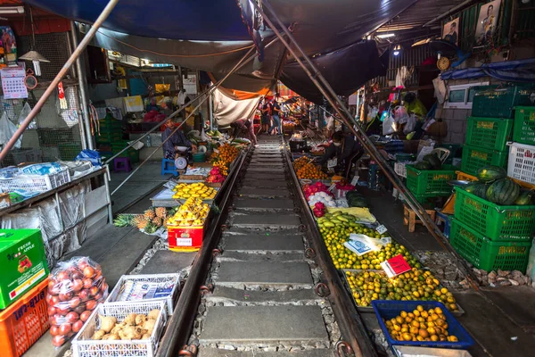 2020 Tajlandia Samut Songkhrami Rynek Kolejowy Mae Klong Zwany Również — Zdjęcie stockowe