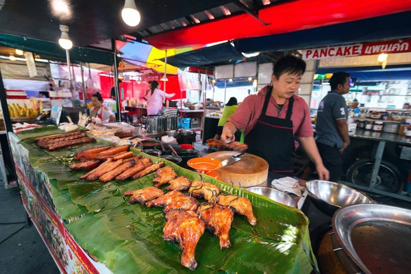 2020 Thailand Delicious Street Food Seller Prepares Sells Bbq Chicken — Stock Photo, Image