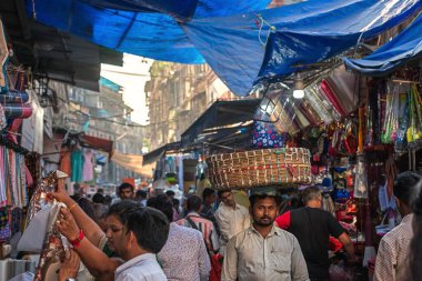 01 / 08 / 2020 Mumbai, Hindistan. Bir sürü tüccar ve alıcıyla doluydu. Crawford Market. Crawford Pazarı Mumbai 'deki en eski toptan satış pazarı.