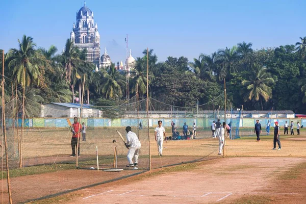 2020 Mumbai Índia Jovens Jogando Críquete Oval Maidan Churchgate Mumbai Fotos De Bancos De Imagens