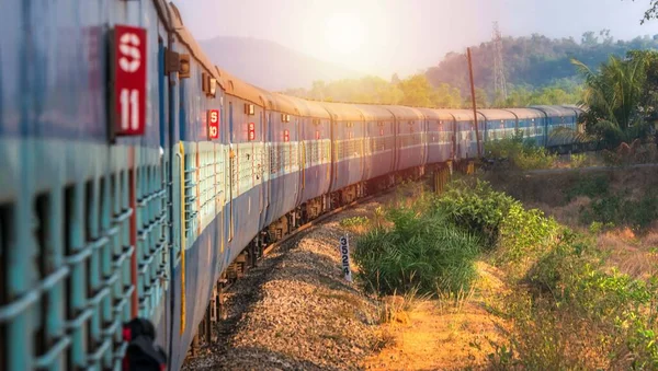 India Maharashtra Perspectiva Curva Del Tren Indio Amanecer Los Trenes — Foto de Stock