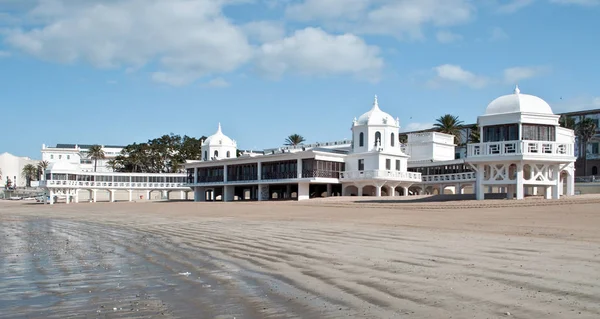 Weißes Gebäude Strand Der Bucht Der Spanischen Stadt Cadiz Einem — Stockfoto