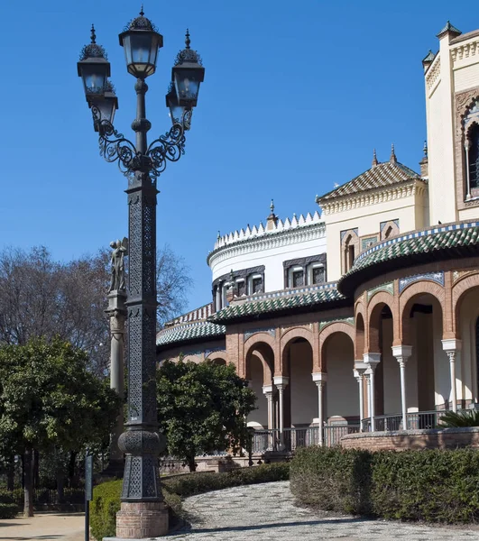 Casa Colonial Com Várias Janelas Sevilha Espanha — Fotografia de Stock