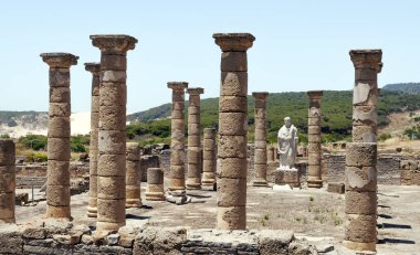 Birkaç taş olan Roma Forumu baelo kalıntıları içinde yer alan cadiz İspanya il içinde claudia 