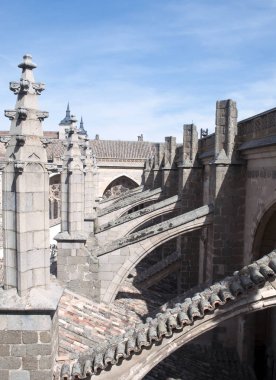 mimari detay dikey, Toledo'da katedral pilasterleri ve payandaların kemerler vardır