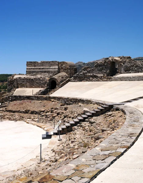 罗马论坛与几个石头位于 Baelo 的废墟在西班牙省的加的斯的克劳迪娅 — 图库照片