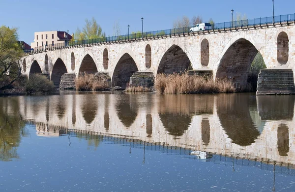 Pont Romain Dans Ville Espagnole Zamora Avec Des Reflets Dans — Photo