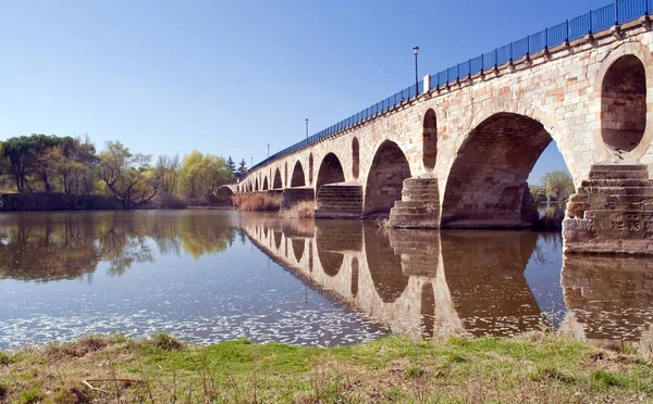 Ponte Romana Cidade Espanhola Zamora Com Reflexos Rio — Fotografia de Stock