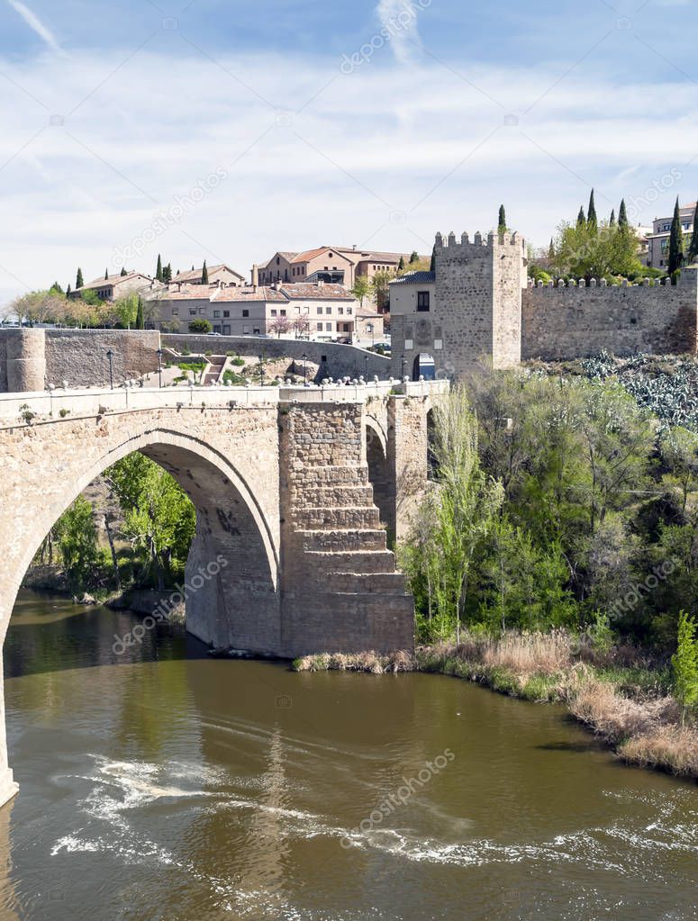 A closer view of the bridge of Toledo