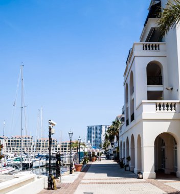 Cebelitarık bağlantı noktası ile bazı tekneler görünümünü