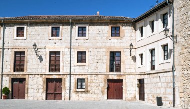 Eski bina armasının ve birkaç windows ile cephe