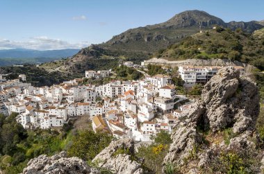 Casares Andalusia dağlarında