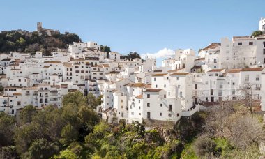 Casares Andalusia dağlarında