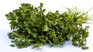 Rustik arka tarafından çevrili maydanoz