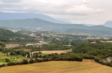 Pireneler dağlarındaki tarlalar
