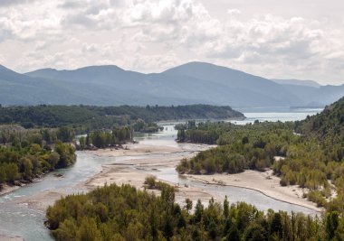 Nehir Ainsa 'da Pireneler dağlarında