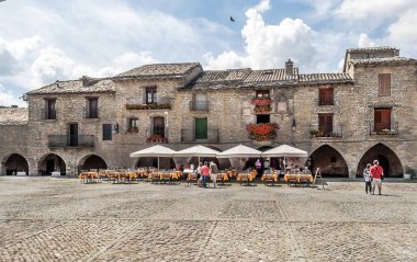 Ainsa kale Meydanı.