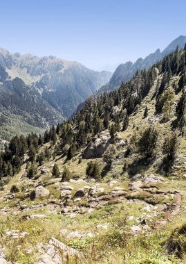 Pireneler 'deki Benasque vadisindeki dağlar