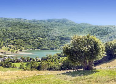 Pireneler 'deki Benasque vadisindeki dağlar