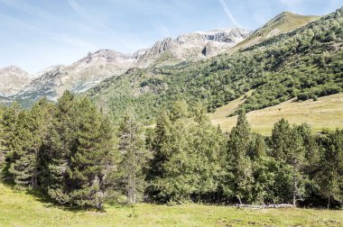 Pireneler 'deki Benasque vadisindeki dağlar