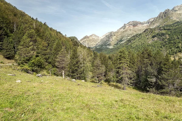 Pireneler Deki Benasque Vadisindeki Dağlar — Stok fotoğraf