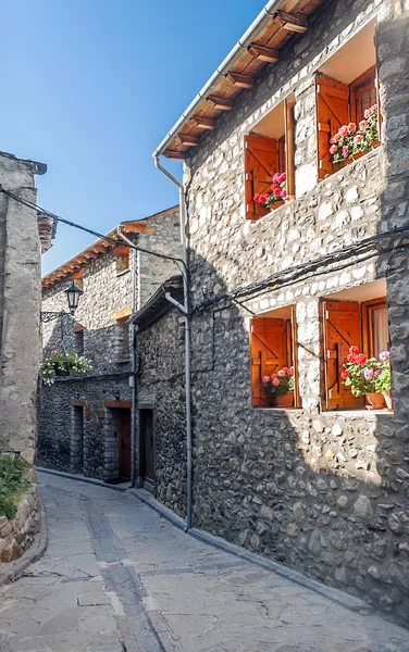 Pireneler dağlarındaki Benasque köyü.