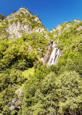 Pireneler 'deki Benasque vadisindeki dağlar