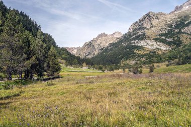 Pireneler 'deki Benasque vadisindeki dağlar
