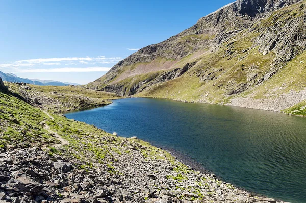 Lago Cerler Nas Montanhas Dos Pirinéus — Fotografia de Stock