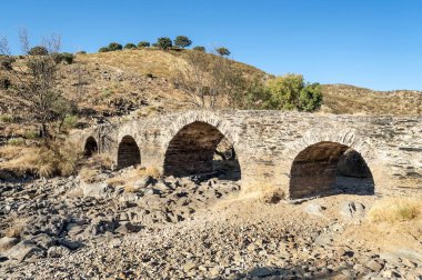 İspanya topraklarında Roma köprüsü