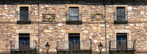 Fachada Casa Antigua Con Balcones — Foto de Stock