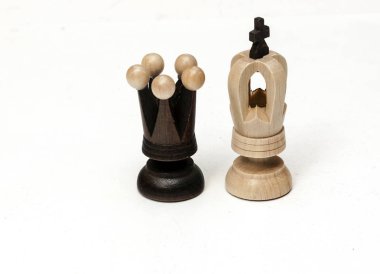 Tahtada satranç taşları