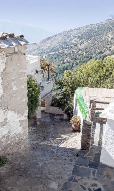 Granada 'da Pampaneira şehrinde bir sokak.