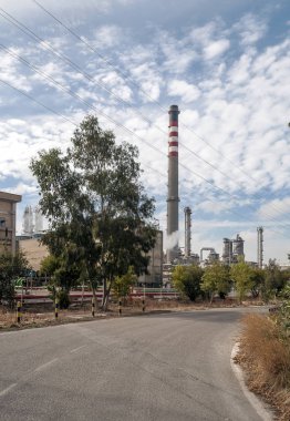 Algeciras Körfezi 'ndeki sanayi fabrikaları