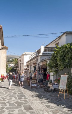 Granada 'da Pampaneira şehrinde bir sokak.