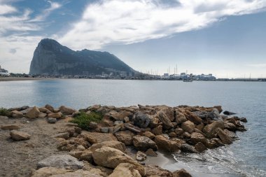 Okyanustan gelen Cebelitarık Kayası