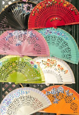 Dikey olarak çeşitli renk yelpazeleri