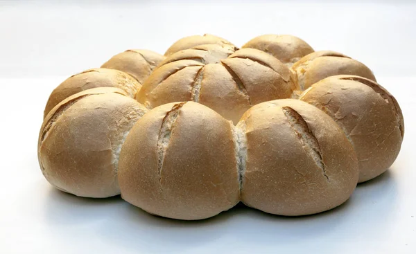 白い背景に囲まれたパン — ストック写真