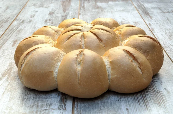 Brot Umgeben Von Rustikalem Hintergrund — Stockfoto