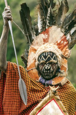 Nakuru, Kenya - 2014 olabilir: Kenya savaşçı ile geleneksel olarak yüz, Gölü Nakuru Milli Parkı rezerv yakın yerel halkın günlük yaşam Dergisi'nin portresini