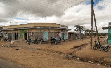 Naivasha, Kenya - Mayıs, 2014: Yayalar Naivasha Kenya, tipik alışveriş sokak sahne