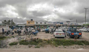 Naivasha, Kenya - Mayıs, 2014: Yayalar Naivasha Kenya, tipik alışveriş sokak sahne