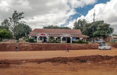 Naivasha, Kenya - Mayıs, 2014: Yayalar Naivasha Kenya, tipik alışveriş sokak sahne