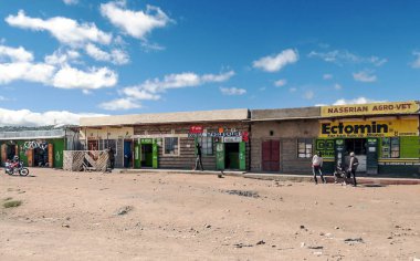 Naivasha, Kenya - Mayıs, 2014: Yayalar Naivasha Kenya, tipik alışveriş sokak sahne