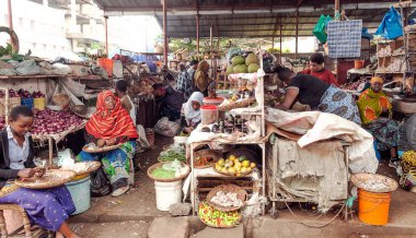 Arusha, Tanzanya - 21 Eylül 2014: Arusha tipik sokak sahne. Arusha Mount Meru Büyük Rift Vadisi Doğu şubesi ve Arusha Bölge başkenti altında bulunur.