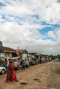 Arusha, Tanzanya - 21 Eylül 2014: Arusha tipik sokak sahne. Arusha Mount Meru Büyük Rift Vadisi Doğu şubesi ve Arusha Bölge başkenti altında bulunur.