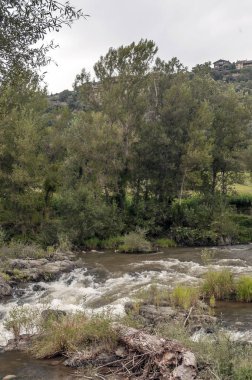 Arkasında Pireneler olan Andorra la Vella Dağları