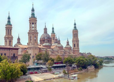 Yerebatan del Pilar Zaragoza İspanya Kuzey bulutlu bir günde